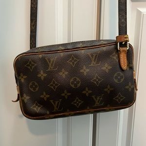 LOUIS VUITTON Crossbody Purse